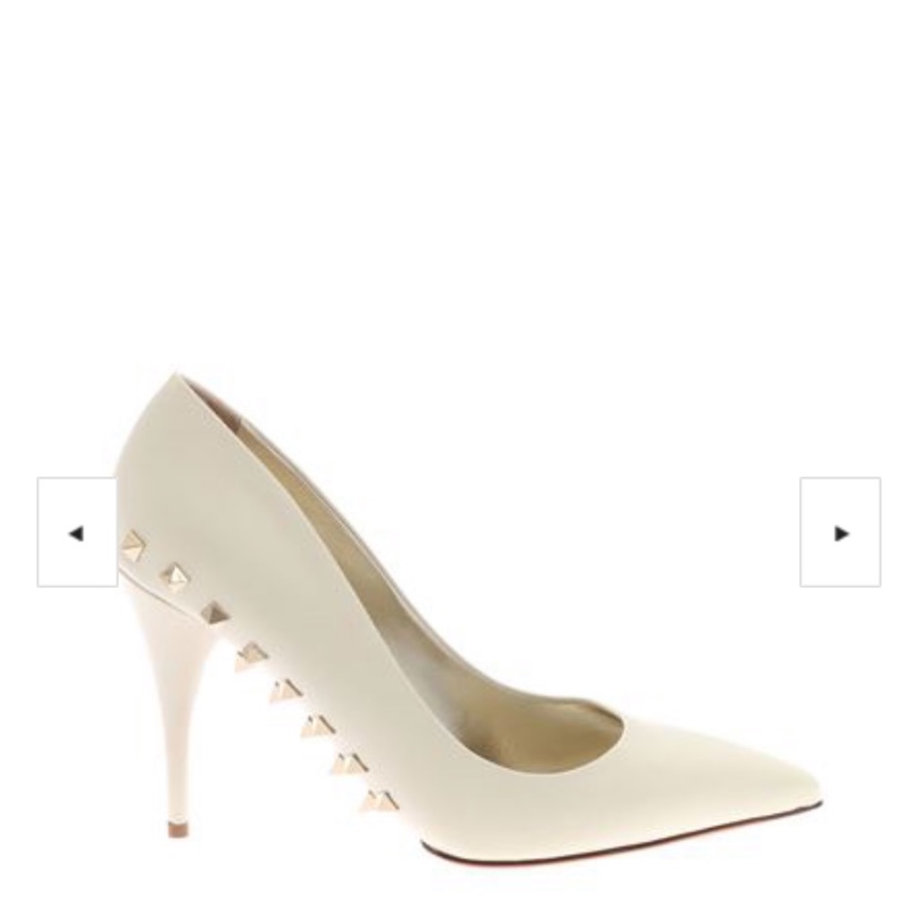 Host pick Valentino garavani jaw stud pumps